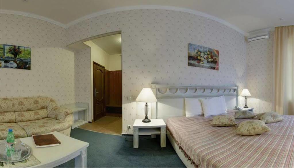 Four Rooms Mini-Hotel Харьков Экстерьер фото