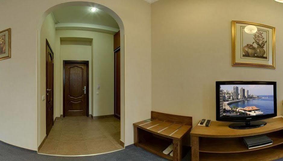 Four Rooms Mini-Hotel Харьков Экстерьер фото